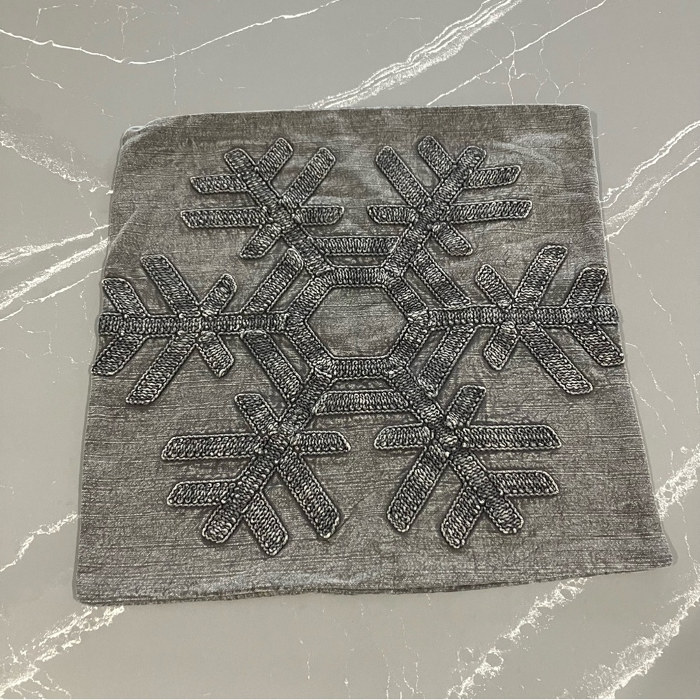 Pottery Barn Drew Snowflake Embroidered Pillow Cover - Picture 4 of 7